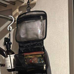 旅先のプチストレスを解消♪中身が見えて便利な吊り下げトラベルポーチ