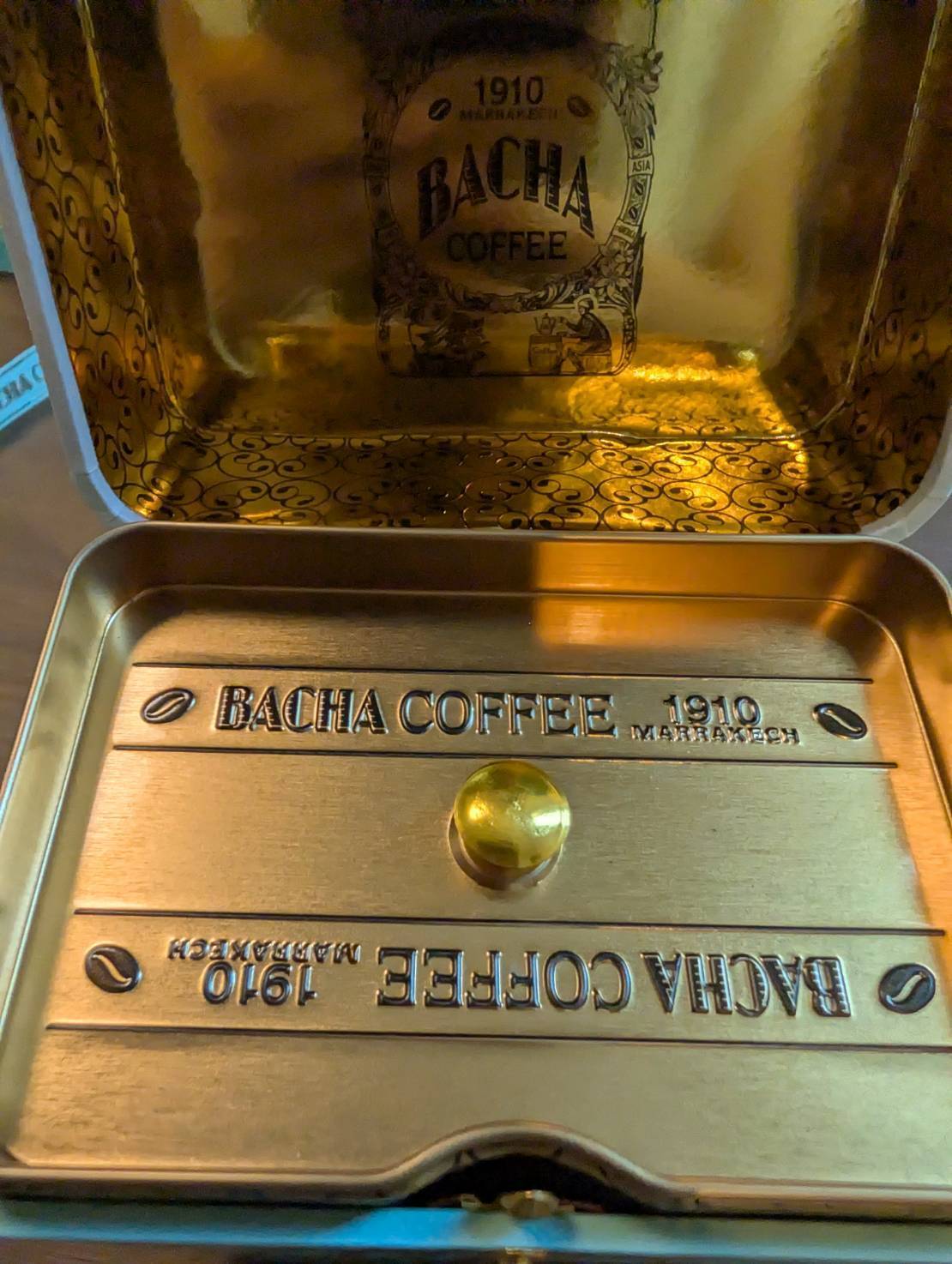 バシャコーヒーの缶