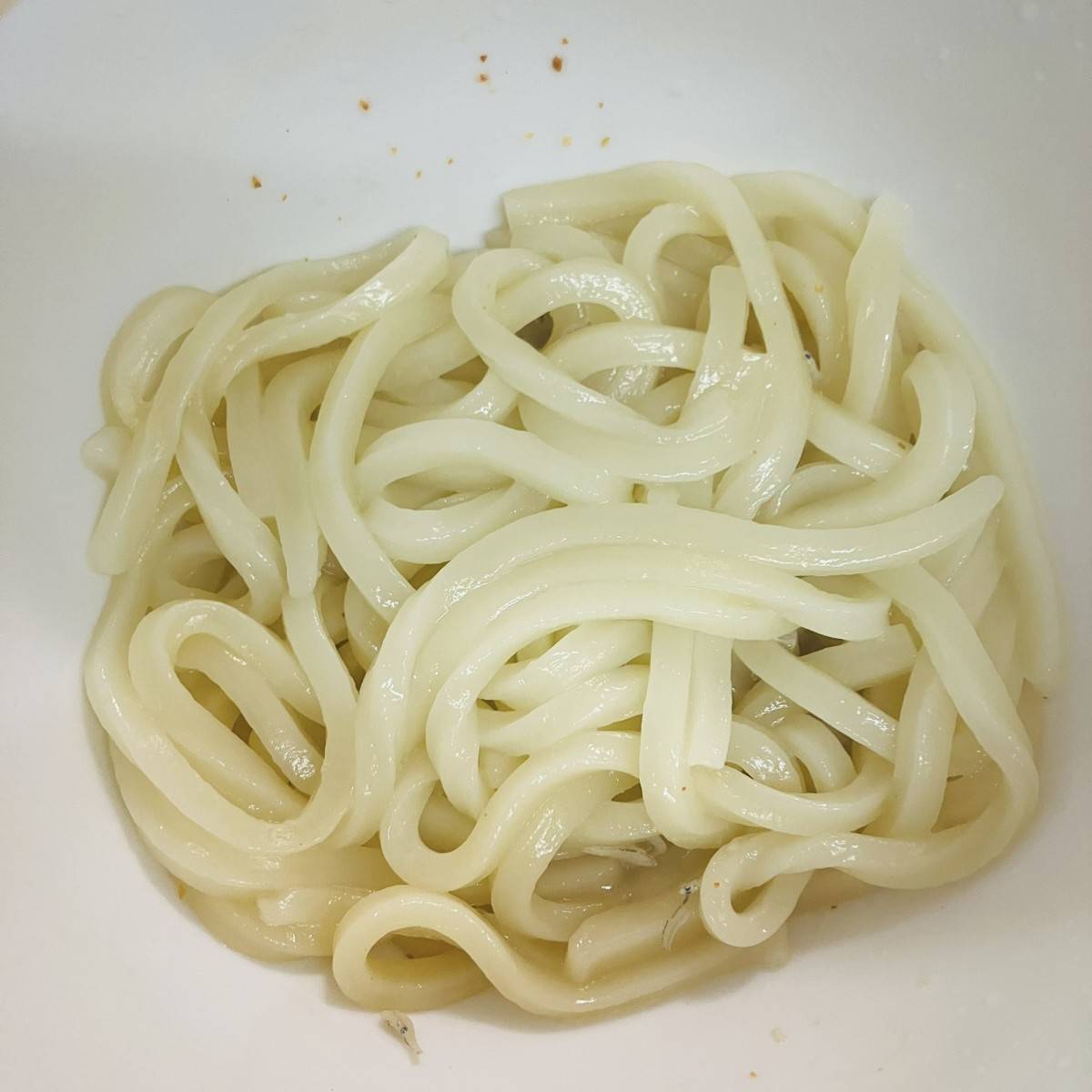 テーブルマーク公式の「レンジ1回で!ペペカルボうどん」のレシピ
