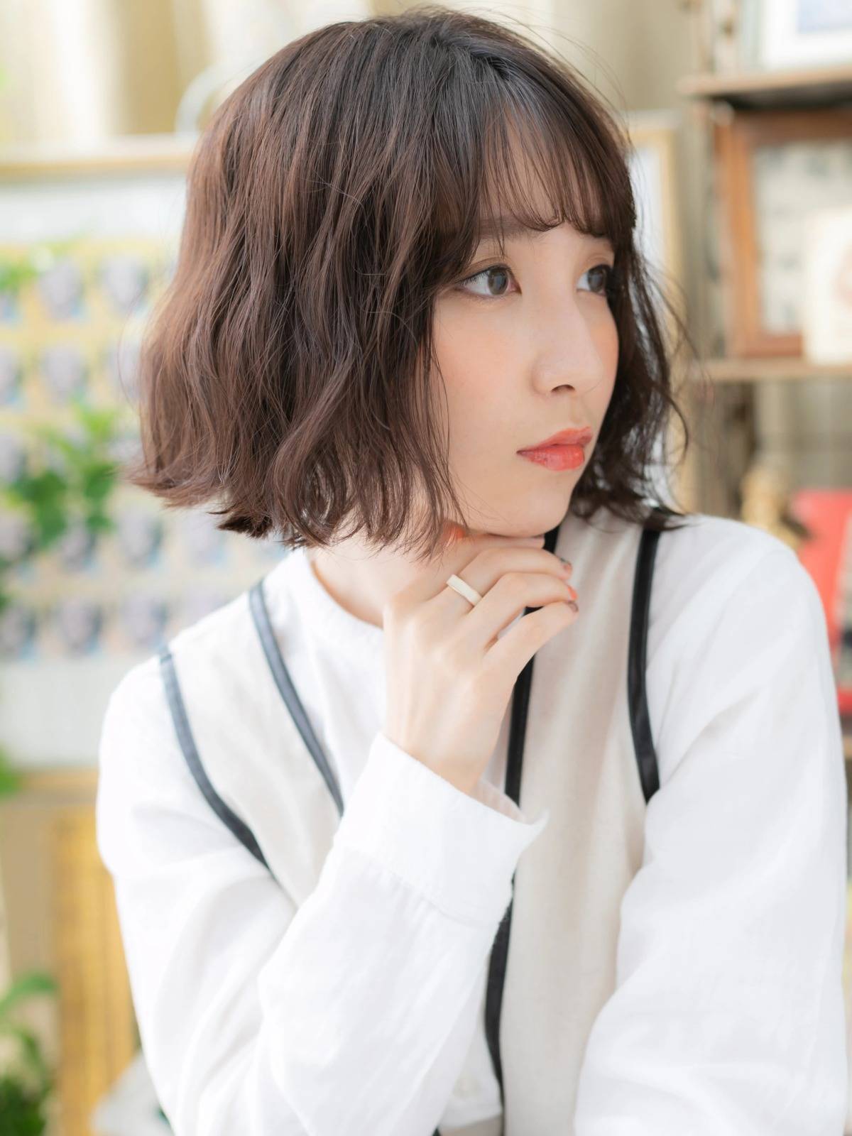 スモーキーグレージュ