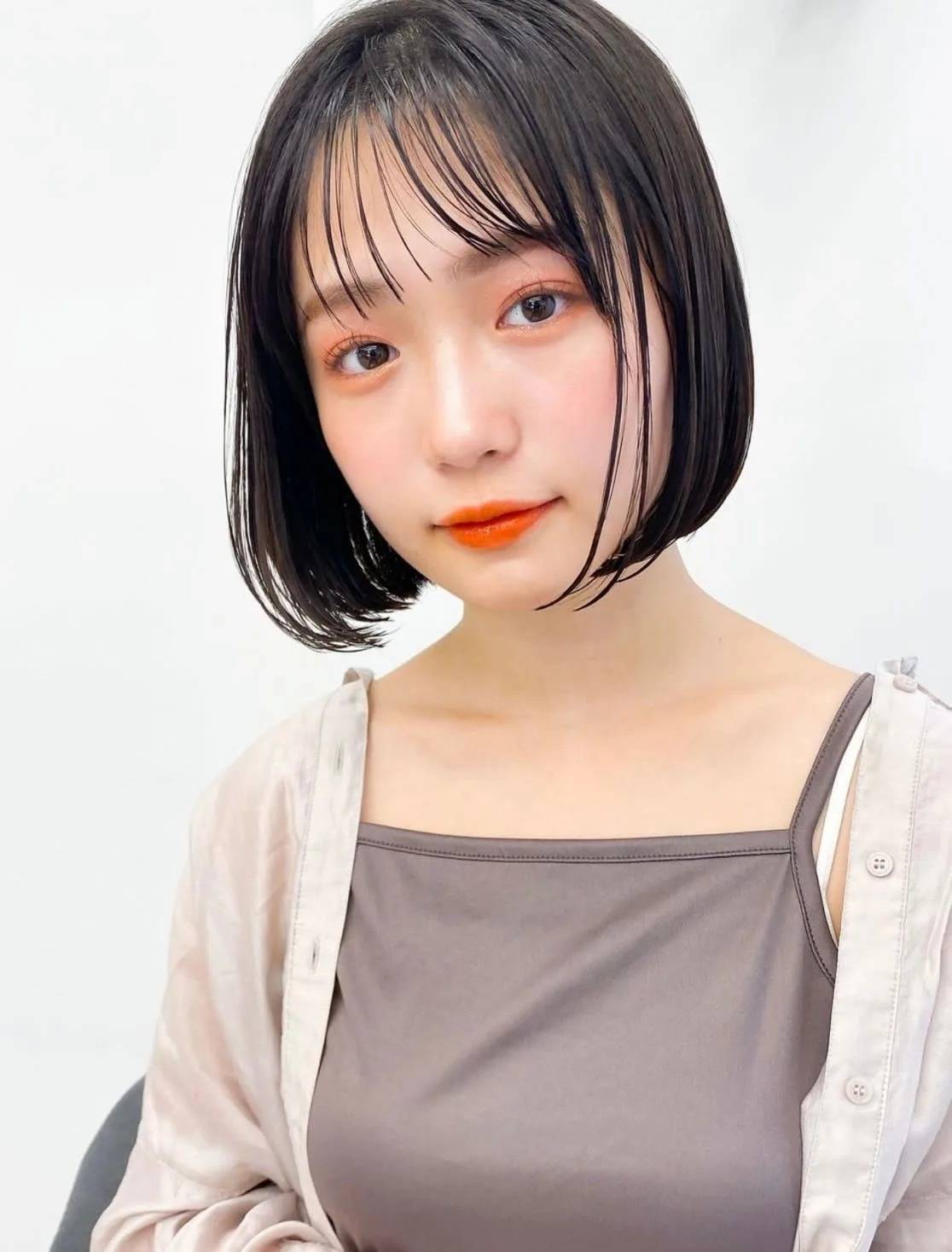 アッシュブルーグレージュ