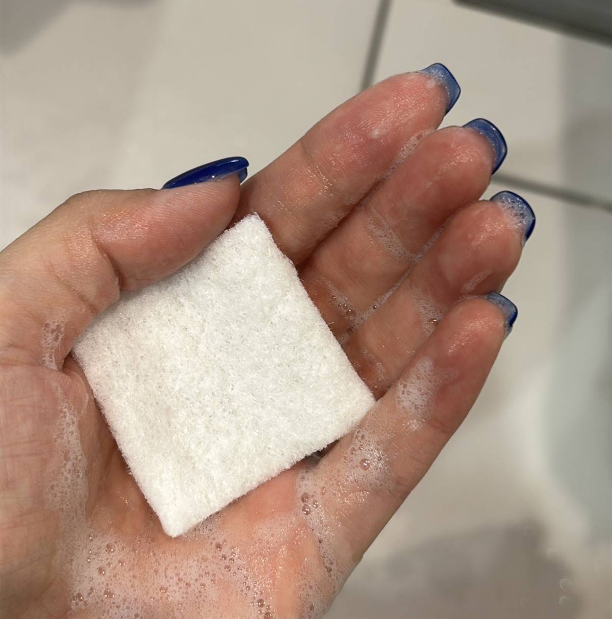 セリアの洗剤付き使い捨てスポンジ