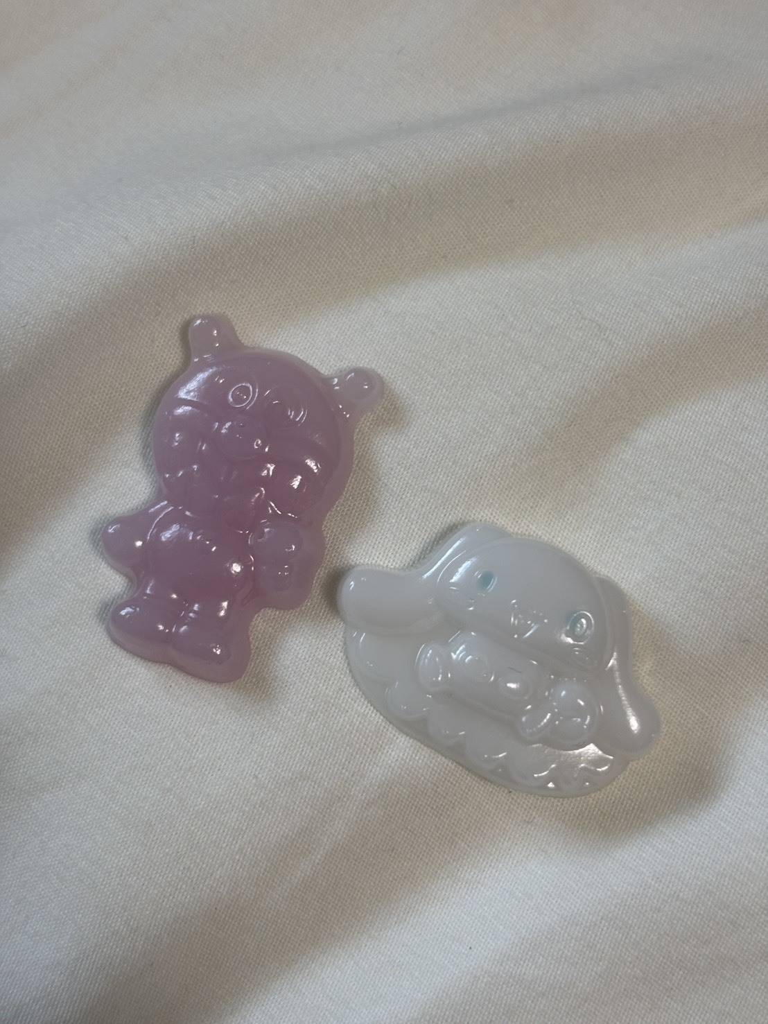 グミのトレーで作ったレジンアクセサリー
