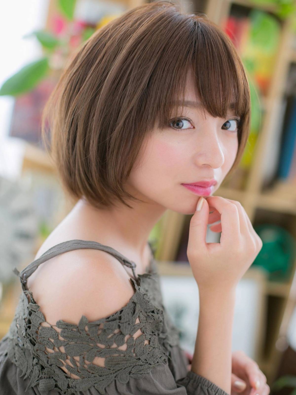 オリーブグレージュ