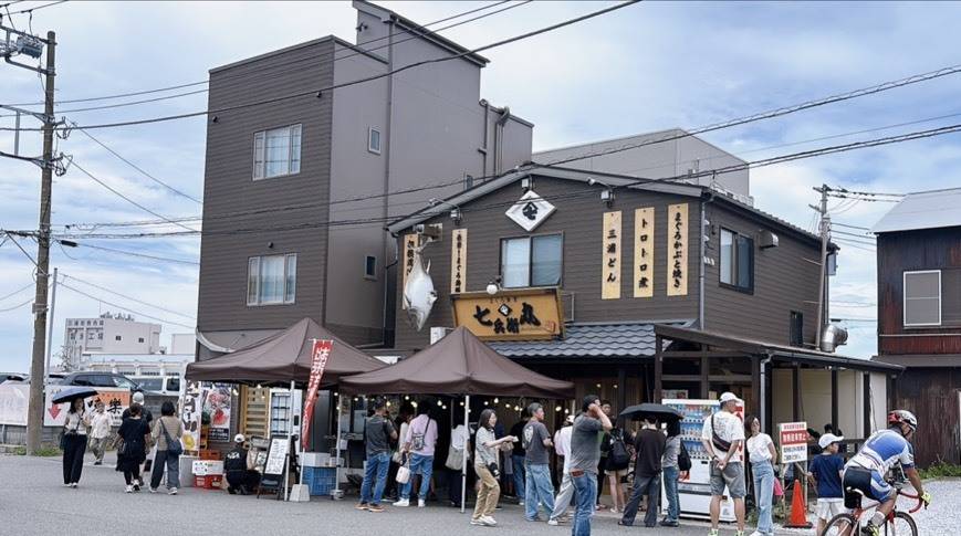 「まぐろ食堂 七兵衛丸」外観