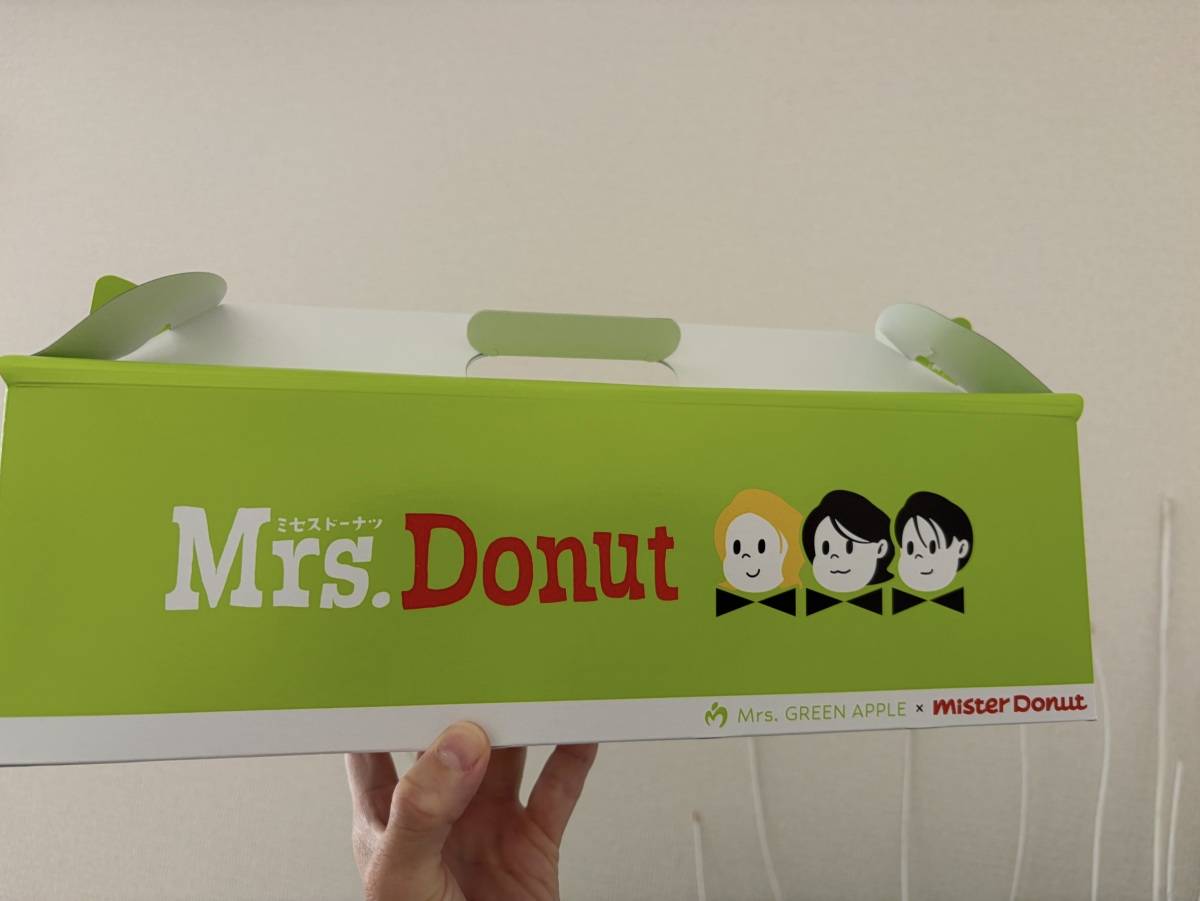 Mrs. GREEN APPLEコラボのミスドの箱