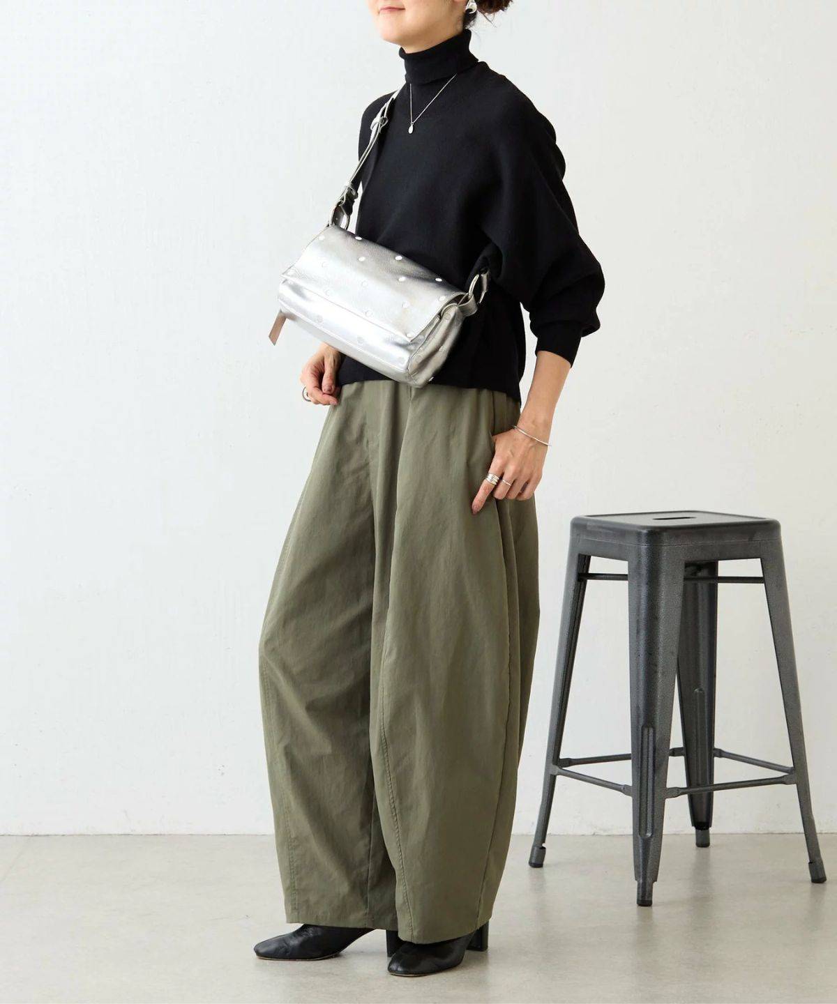 BEARDSLEY ドットボディバッグ