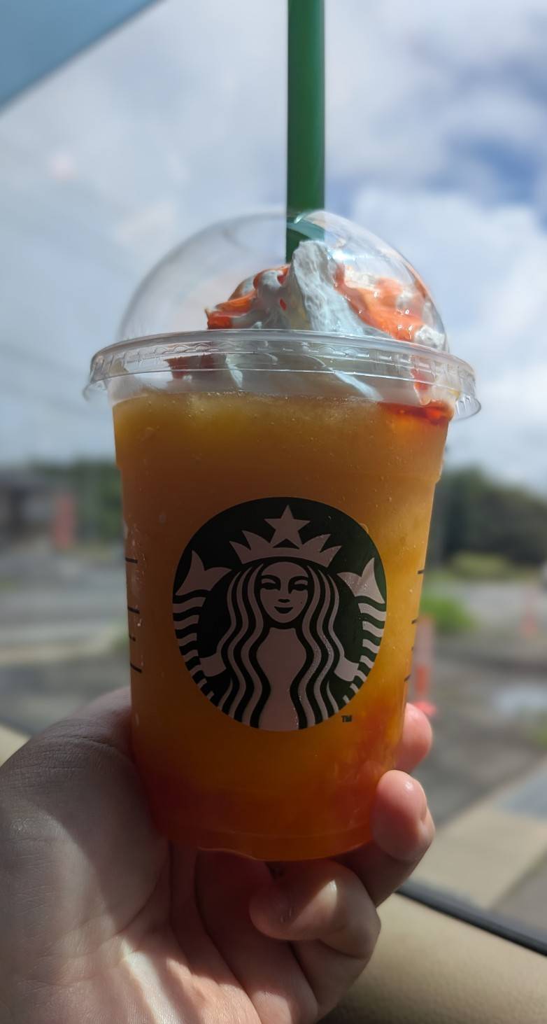 スターバックスのぎゅぎゅっとオレンジ＆マンゴーフラペチーノ