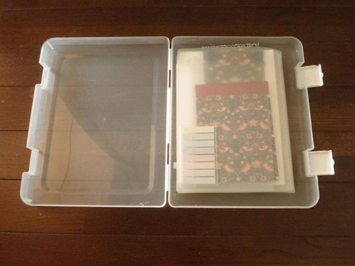 ダイソー：すっきり書類収納ファイルB5ワイド