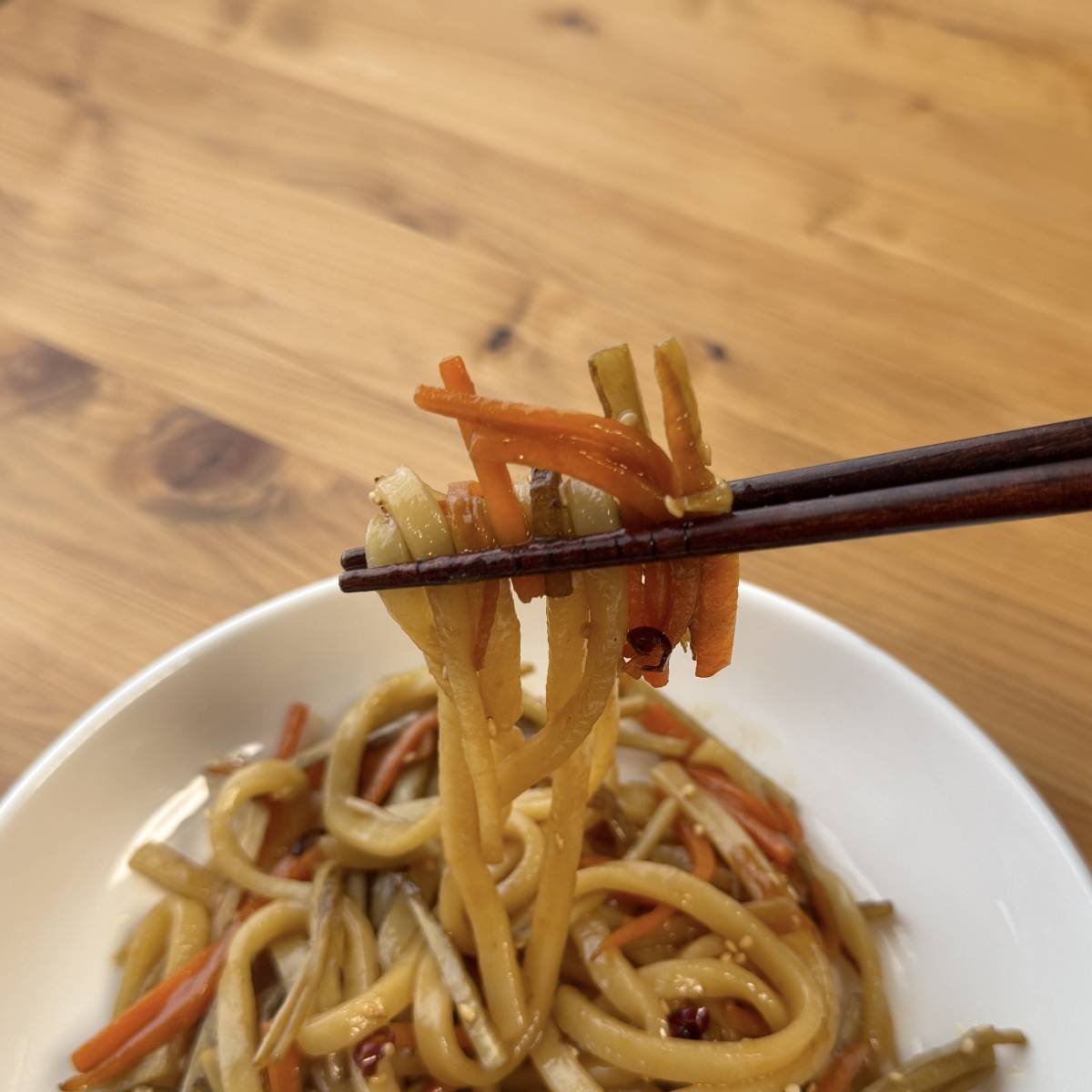 テーブルマーク公式の「きんぴらごぼううどん」のレシピ