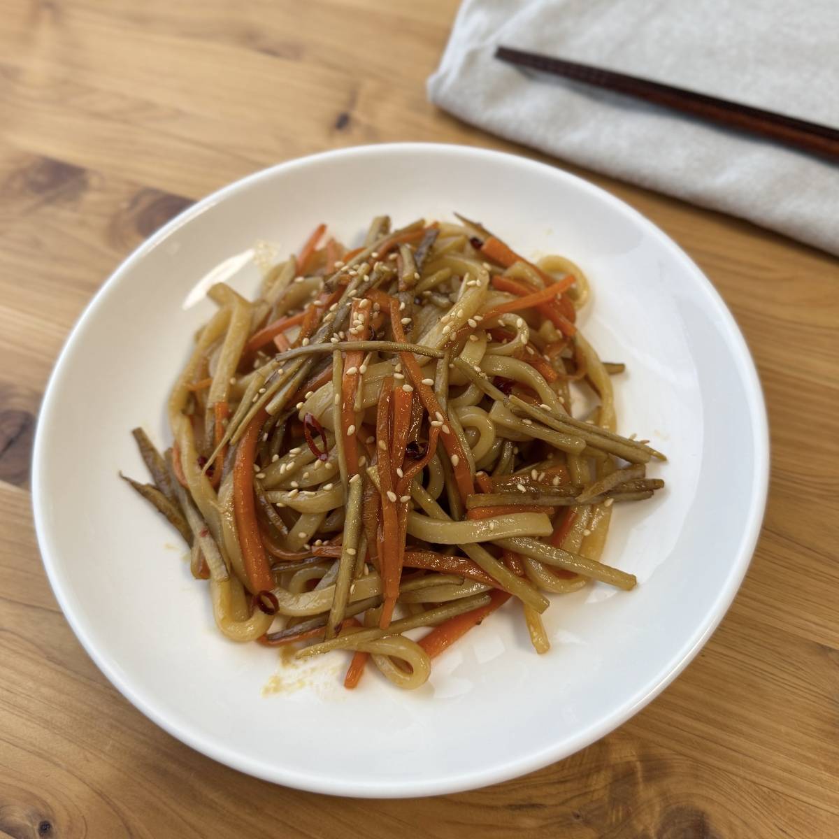 テーブルマーク公式の「きんぴらごぼううどん」のレシピ