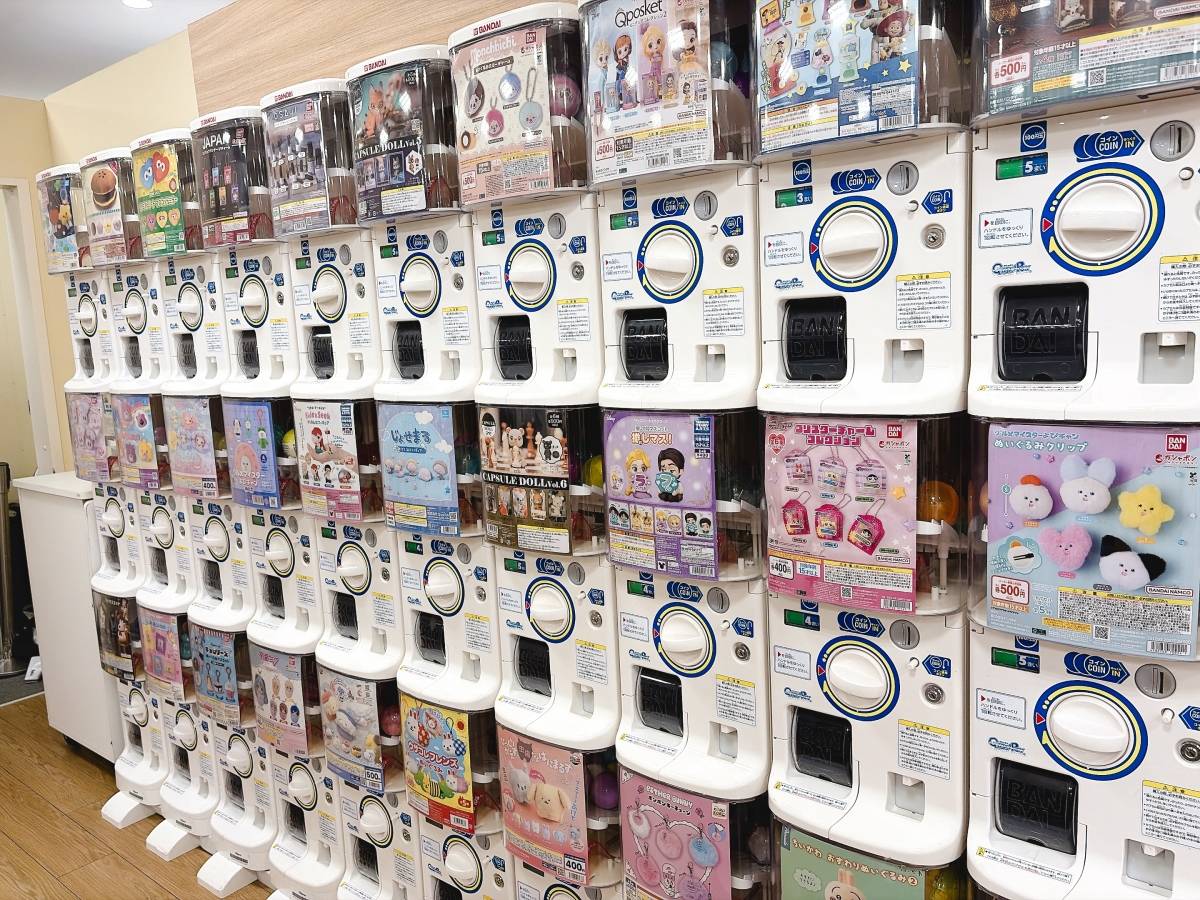 商業施設にあるガチャガチャコーナー