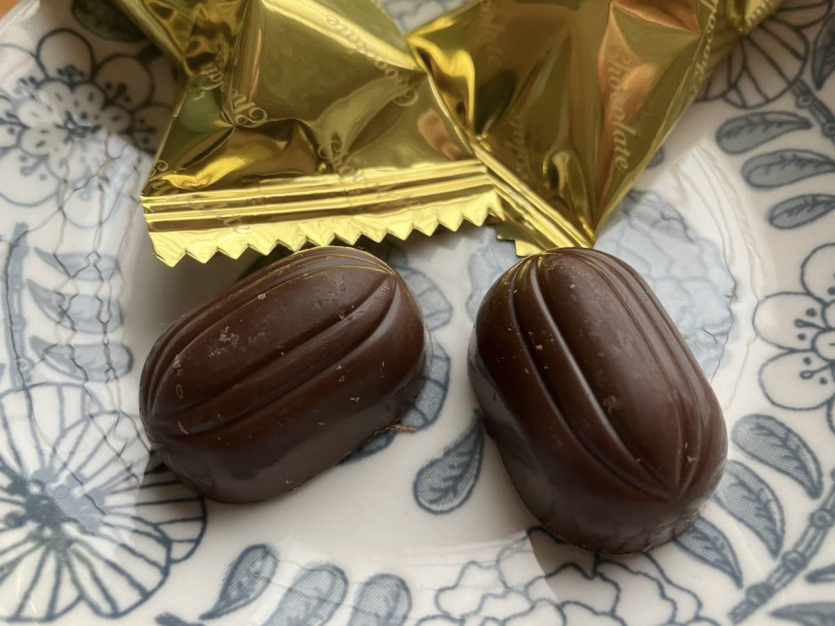 セリア：アーモンドチョコレート