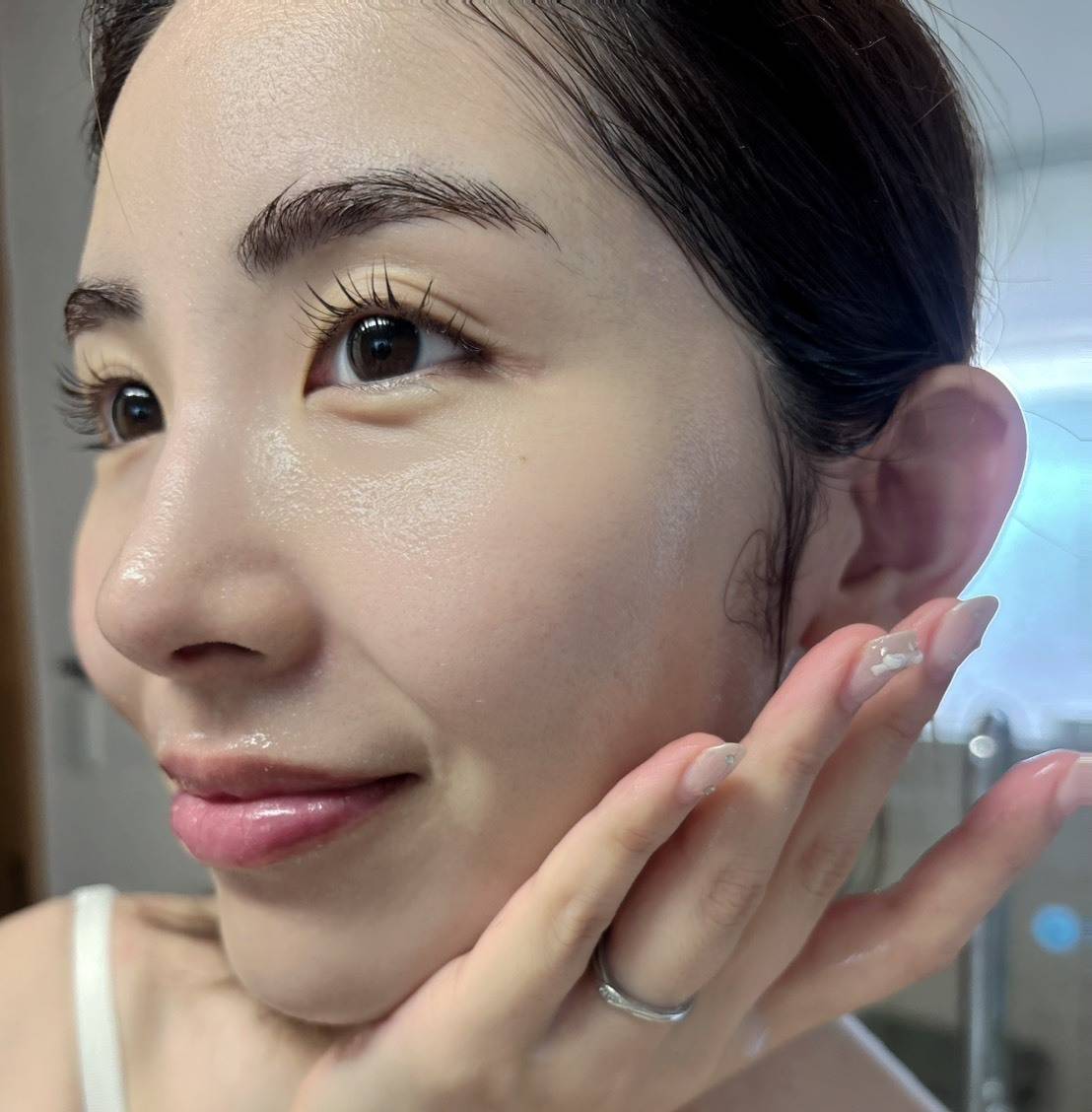 Curel 潤浸保湿 乳液ケアメイク落としをなじませているところ