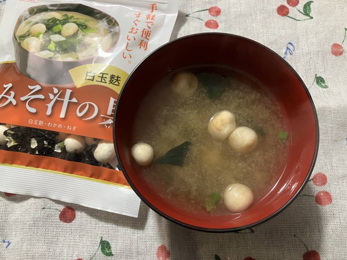 ダイソー：魚の屋 白玉麩とわかめ みそ汁の具 12g
