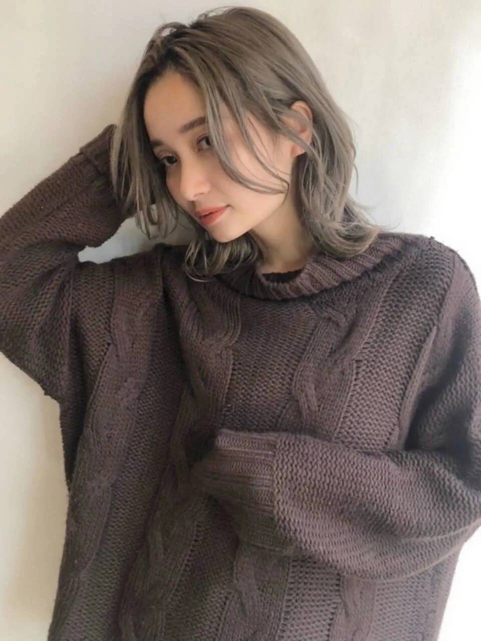 シルバーベージュ