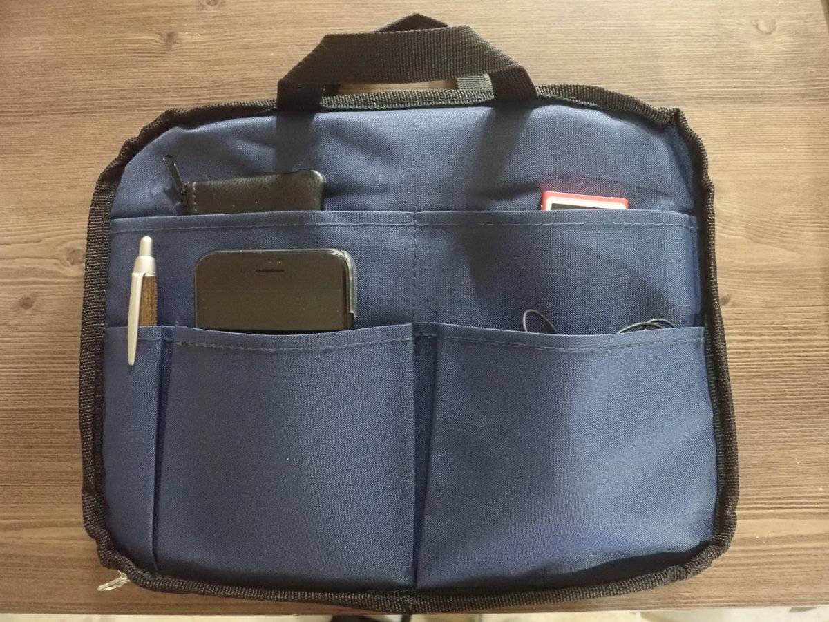 ダイソー：リバーシブルバッグ(8ポケット、約29cm)