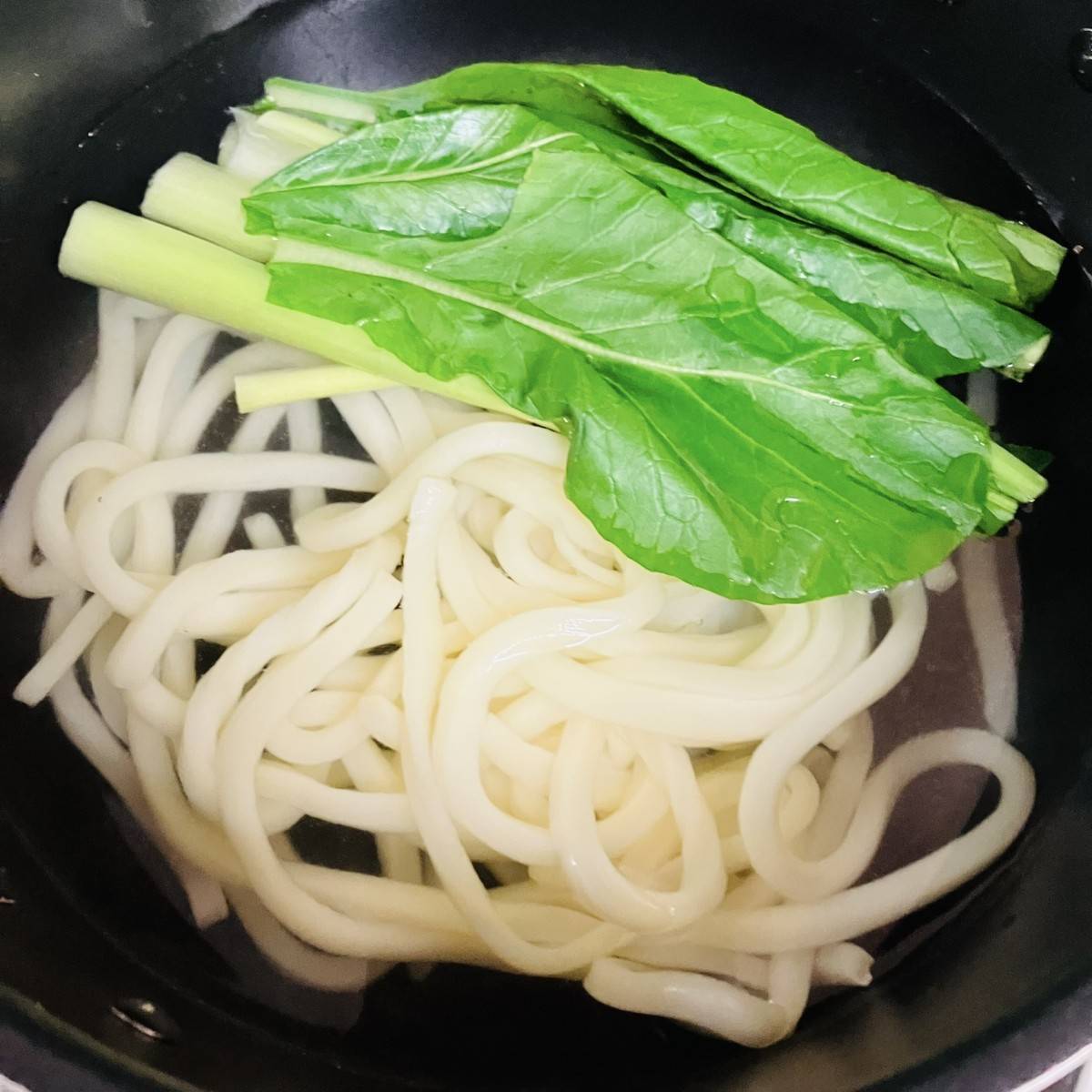 タカノフーズ公式の「納豆担々うどん」のレシピ