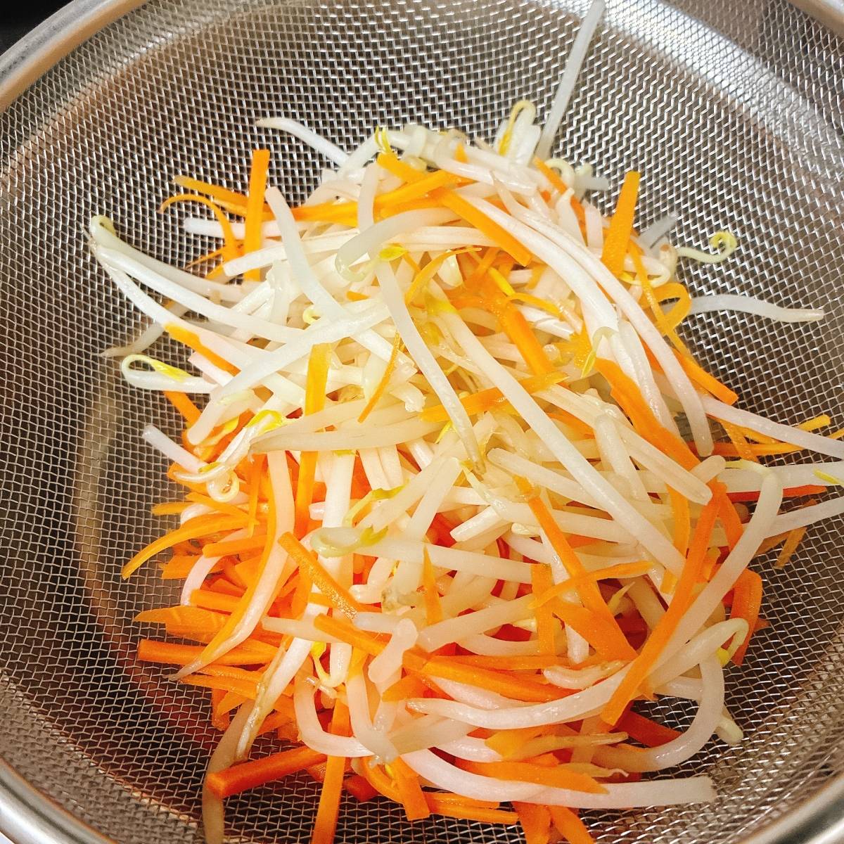 くらこん公式の「塩こんぶともやしの酢の物」のレシピ