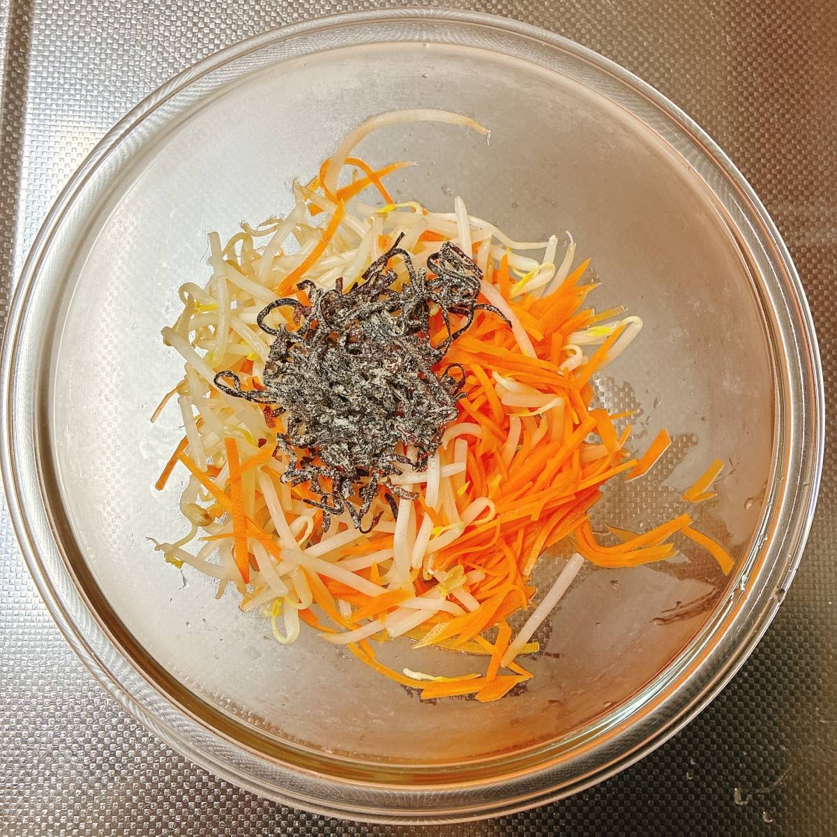 くらこん公式の「塩こんぶともやしの酢の物」のレシピ