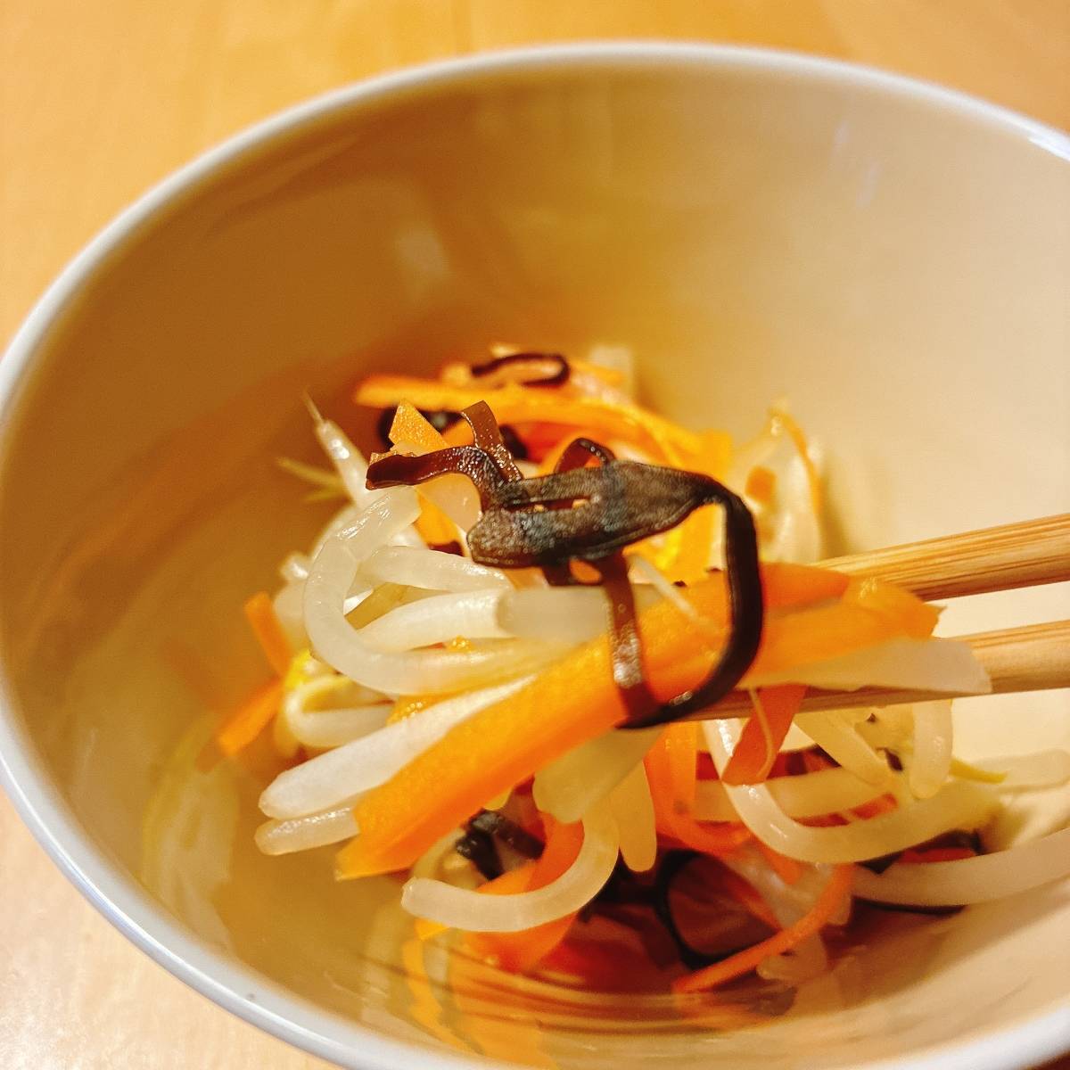 くらこん公式の「塩こんぶともやしの酢の物」のレシピ