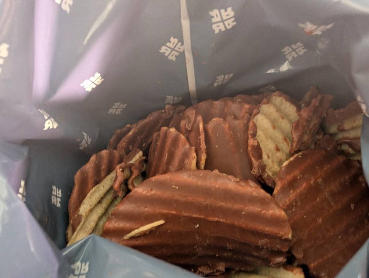 ロイズ石垣島 ポテトチップチョコレート[石垣の塩]