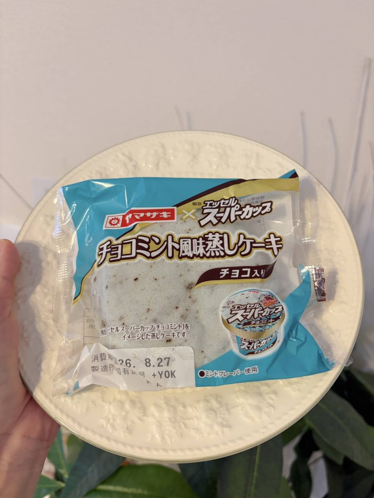 ヤマザキ×明治エッセルスーパーカップ チョコミント風味蒸しケーキ