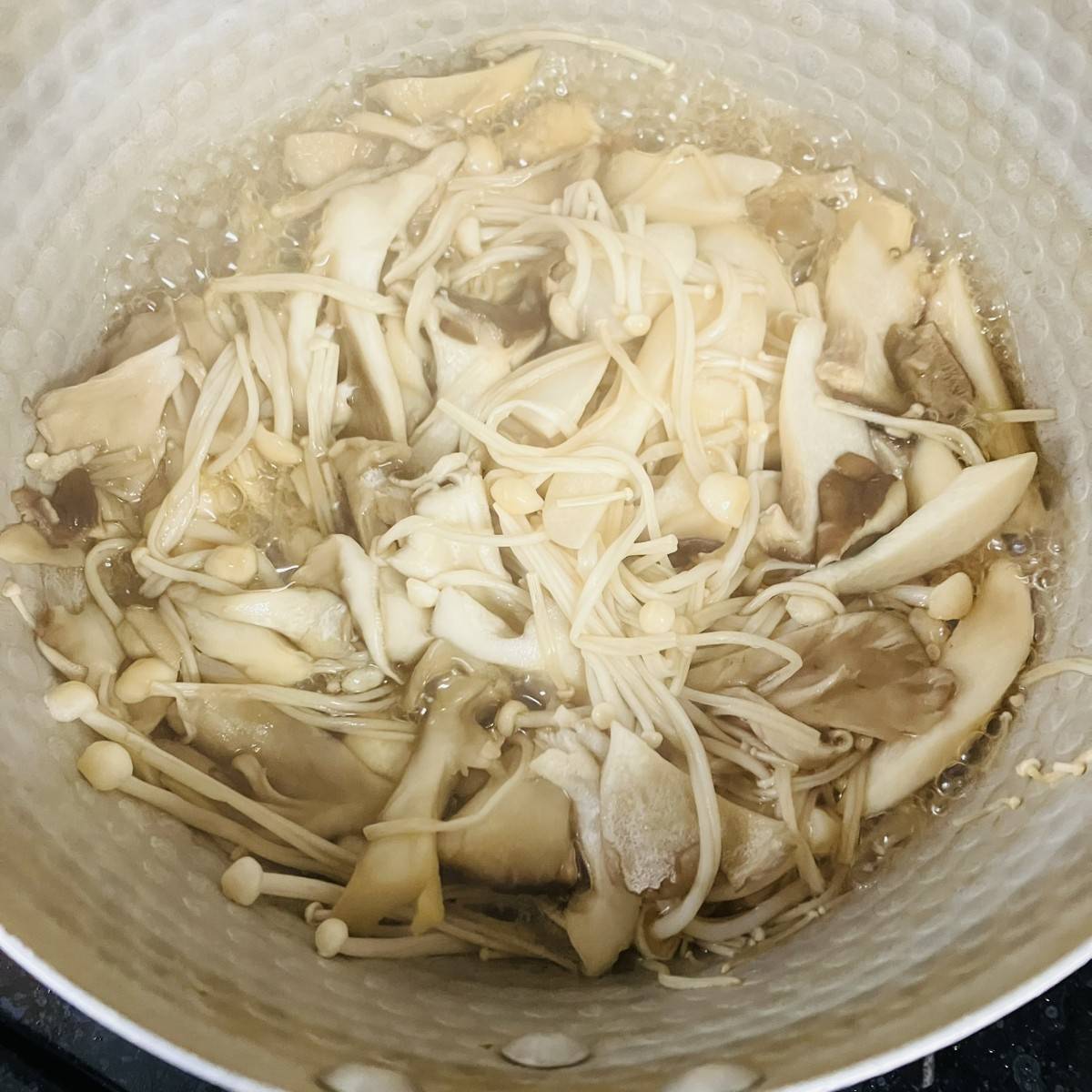 JAグループ公式の「しょうが風味で♪3種のきのこの和えうどん」のレシピ