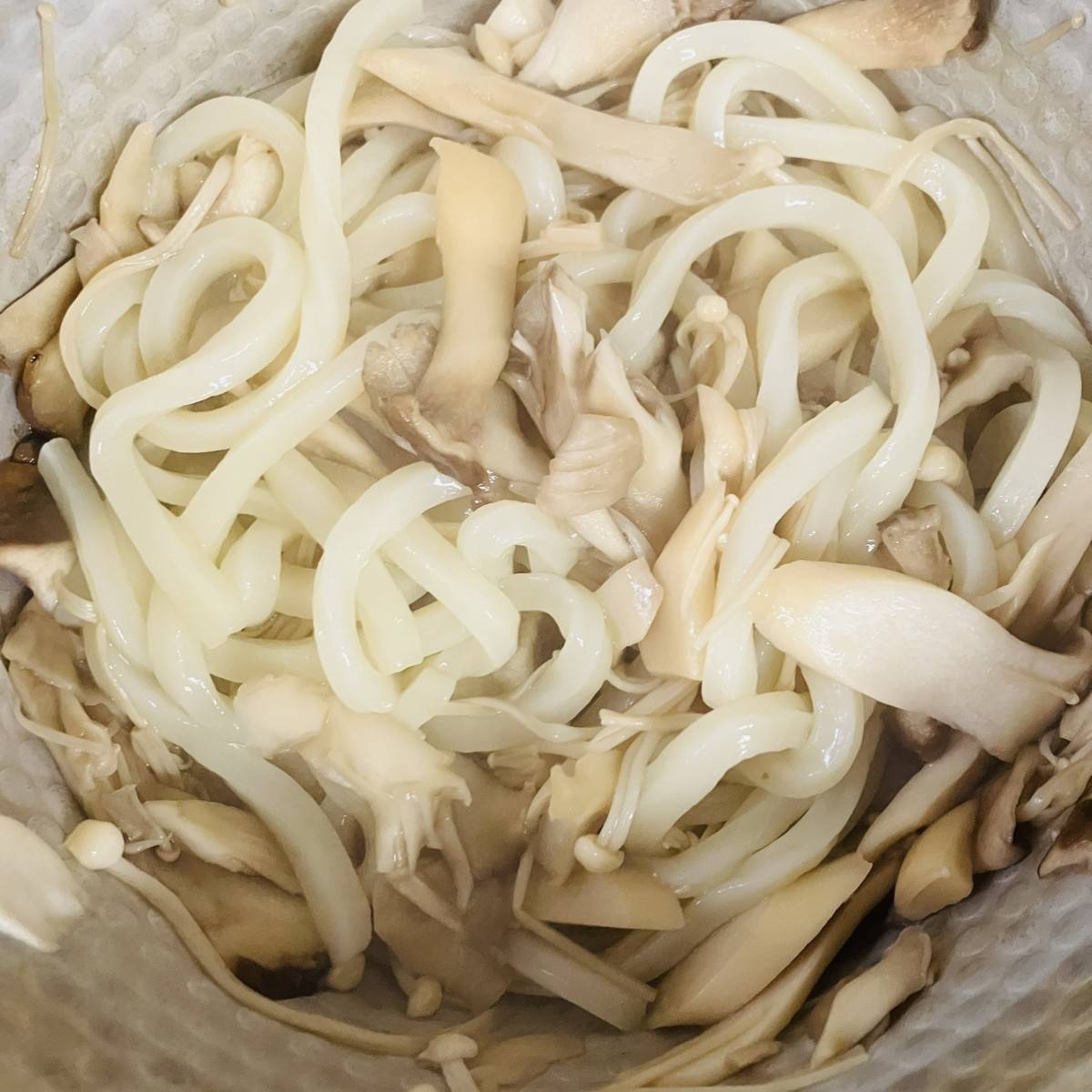 JAグループ公式の「しょうが風味で♪3種のきのこの和えうどん」のレシピ
