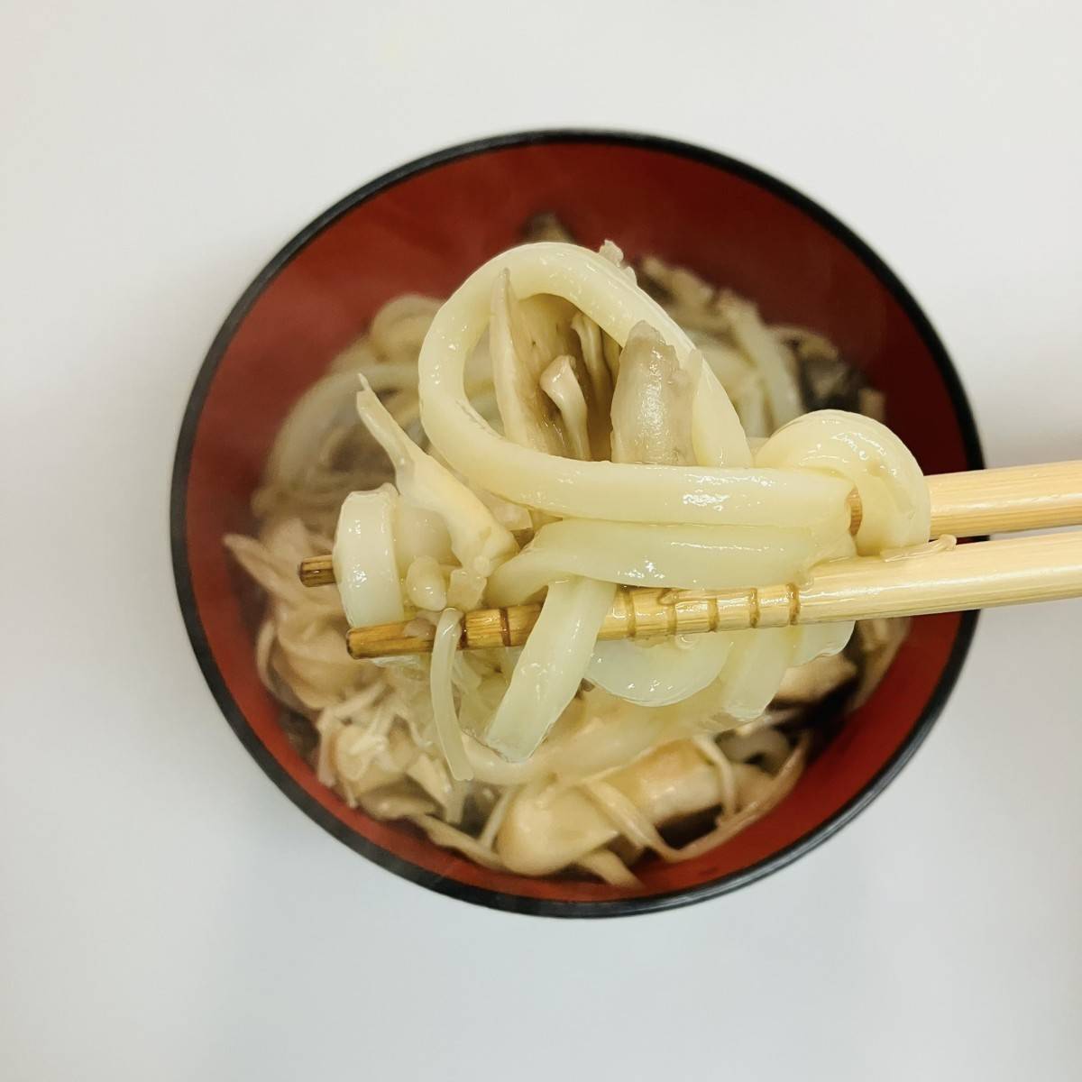 JAグループ公式の「しょうが風味で♪3種のきのこの和えうどん」のレシピ