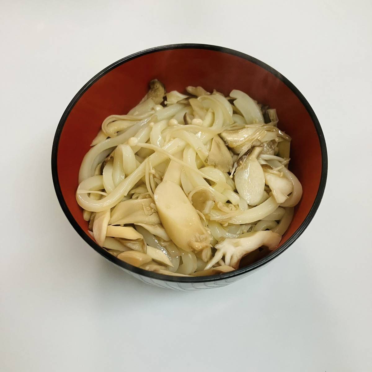 JAグループ公式の「しょうが風味で♪3種のきのこの和えうどん」のレシピ