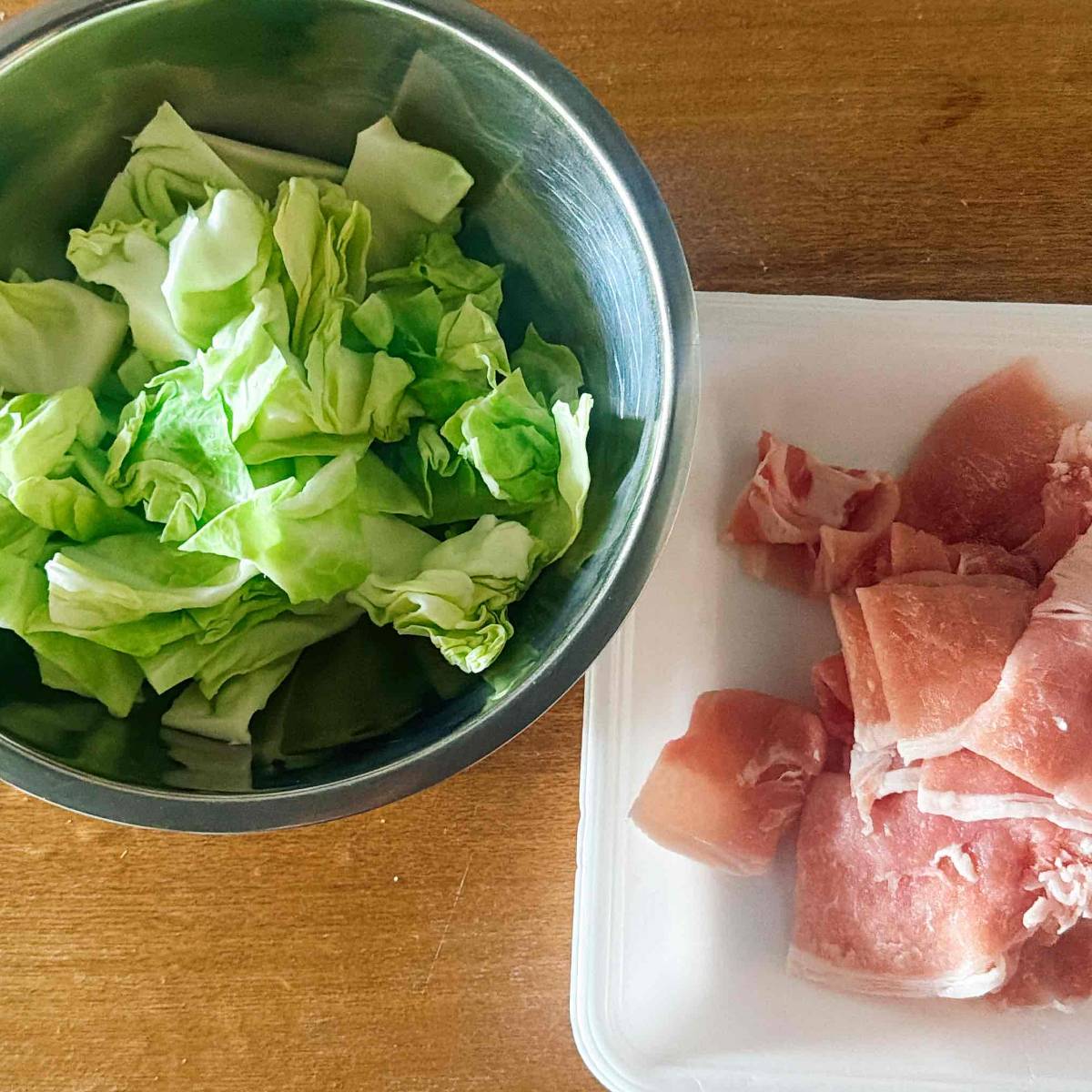 ふじっ子公式の「春キャベツと豚肉のふじっ子トマトソース」のレシピ