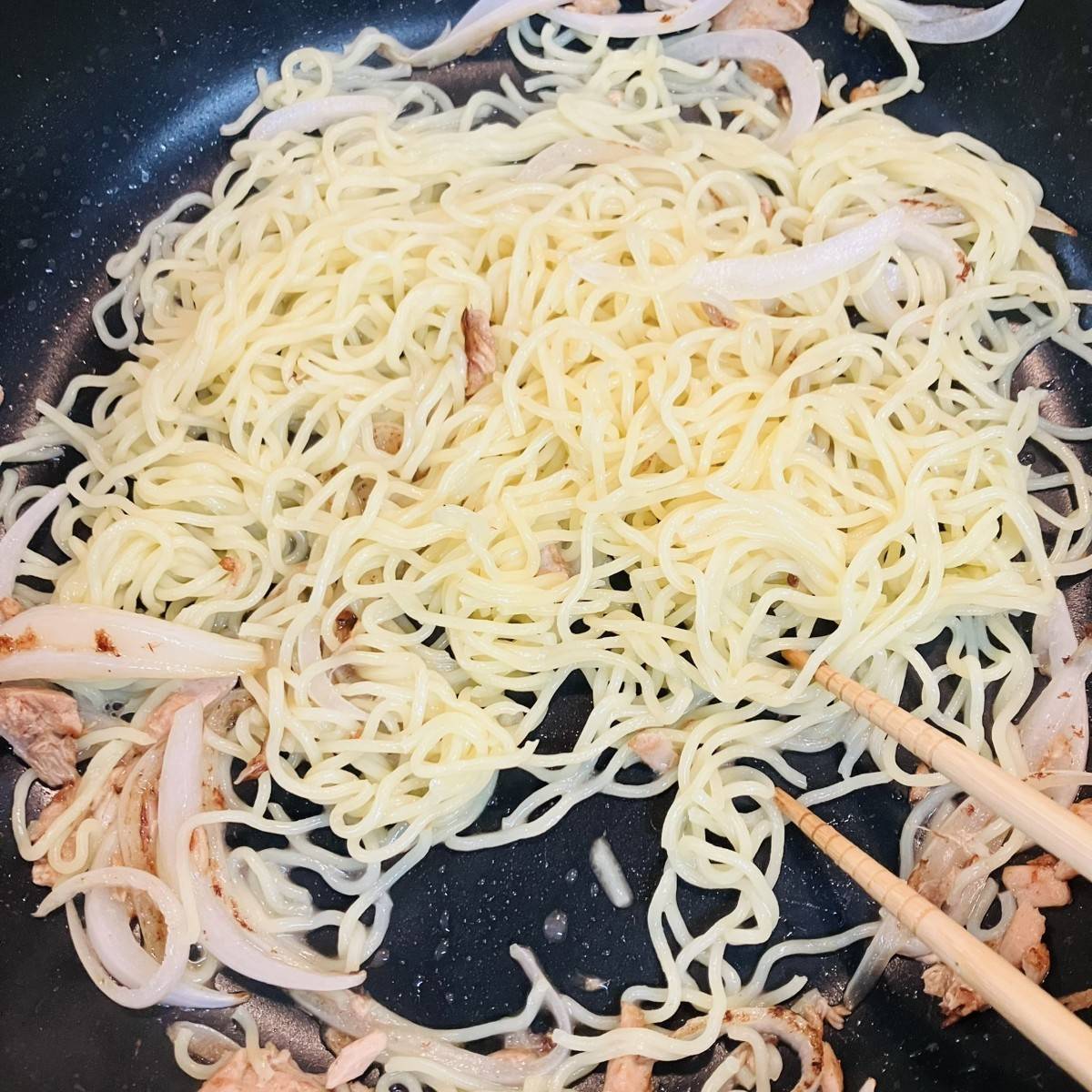 マルちゃん公式の「かぼちゃとチーズの焼そば 」のレシピ