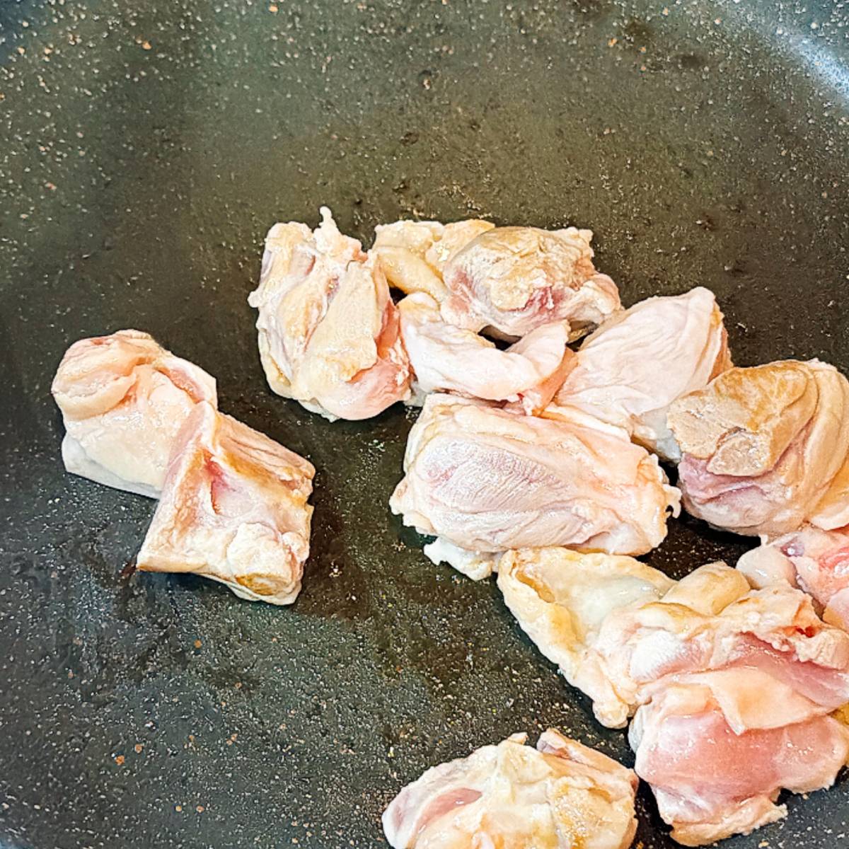 くらこん公式の「塩こんぶで鶏塩丼」のレシピ