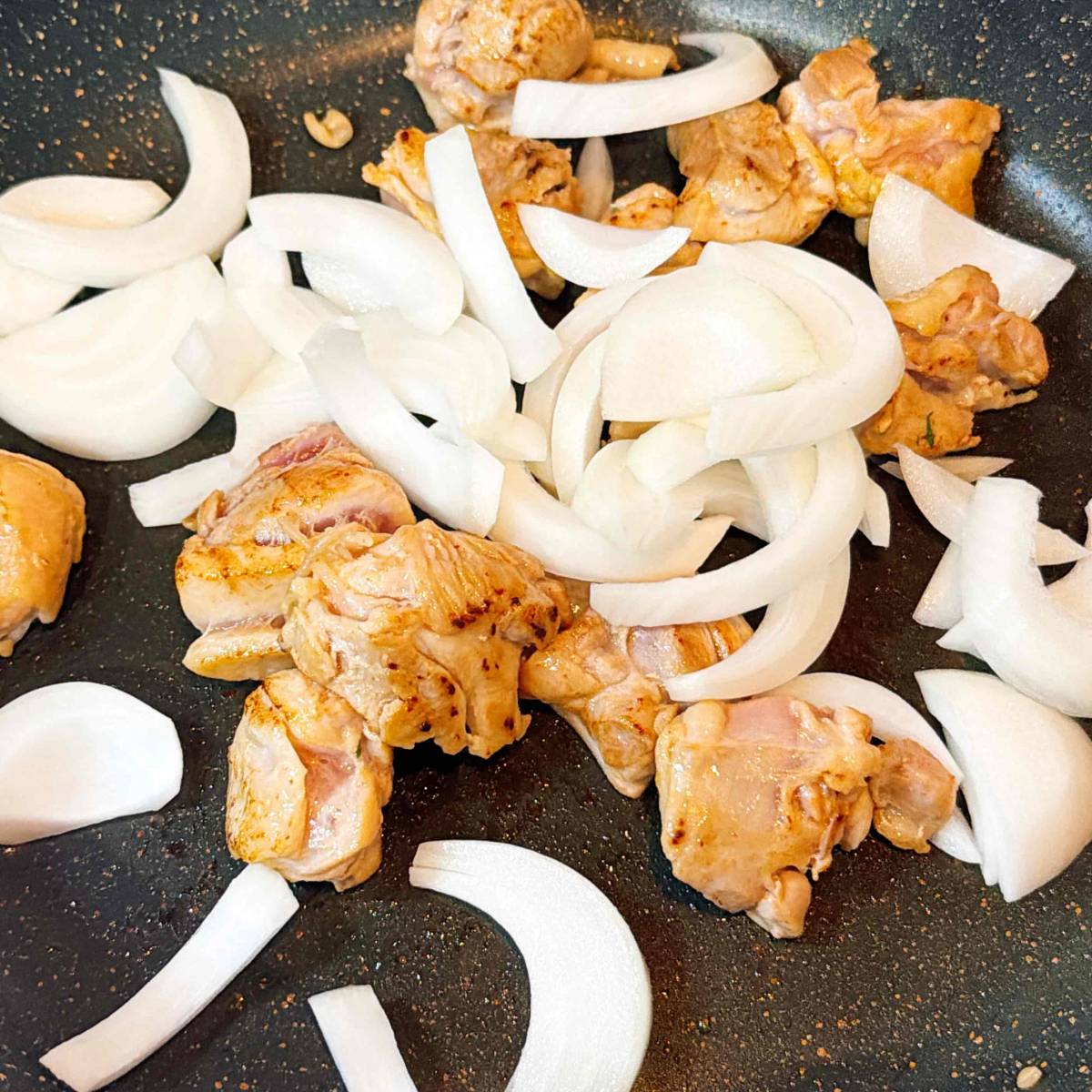 くらこん公式の「塩こんぶで鶏塩丼」のレシピ
