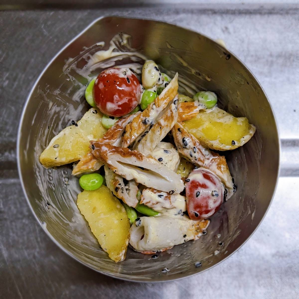 ニッスイ公式の「活ちくわと塩あじえだ豆のごま風味サラダ」のレシピ
