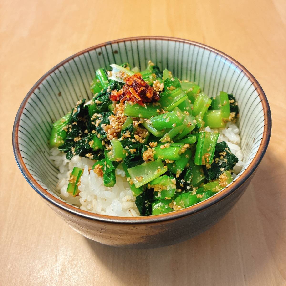 JAグループ公式の「小松菜のＷ胡麻和えミニ丼」のレシピ
