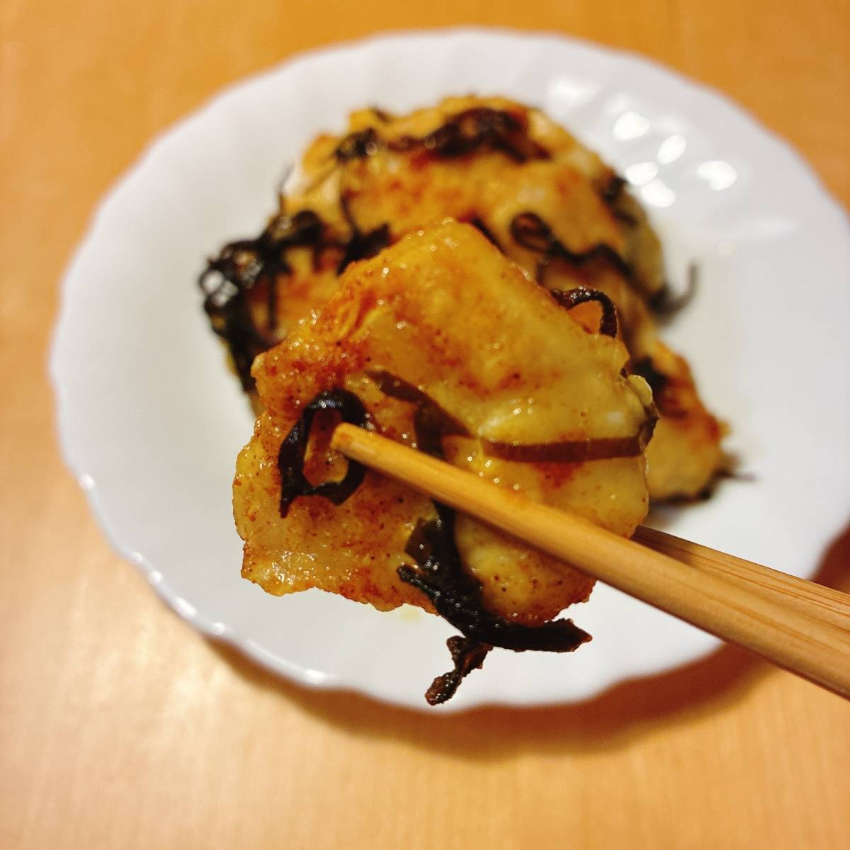 くらこん公式の「塩こんぶと豚肉のカレー炒め」のレシピ