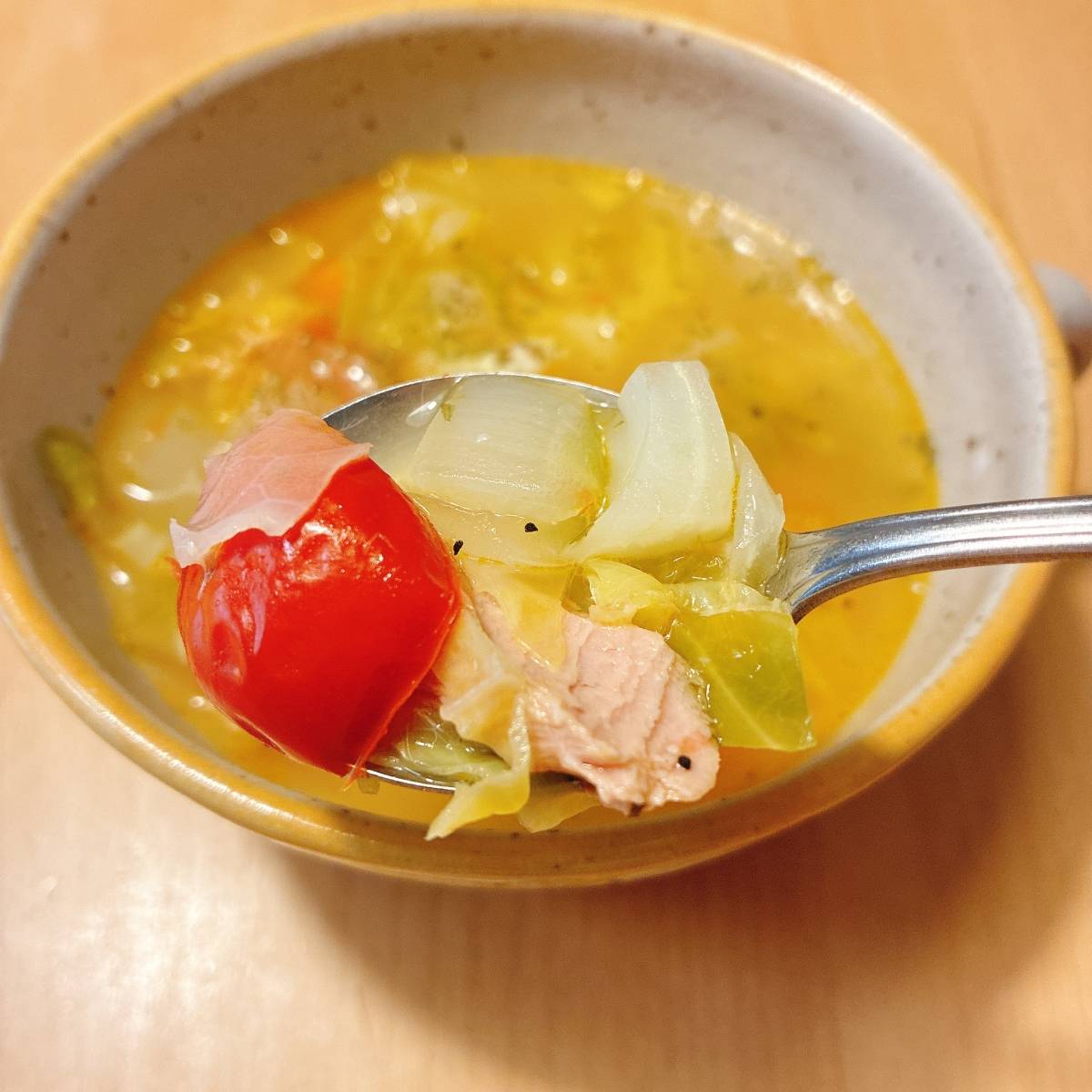 いなば公式の「プチトマトで作る！ツナと春野菜の具だくさんミネストローネ」のレシピ