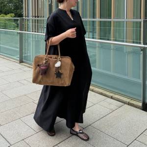 【2026年8月】こう着ると、センスいい！晩夏の黒ワンピースコーデ5選
