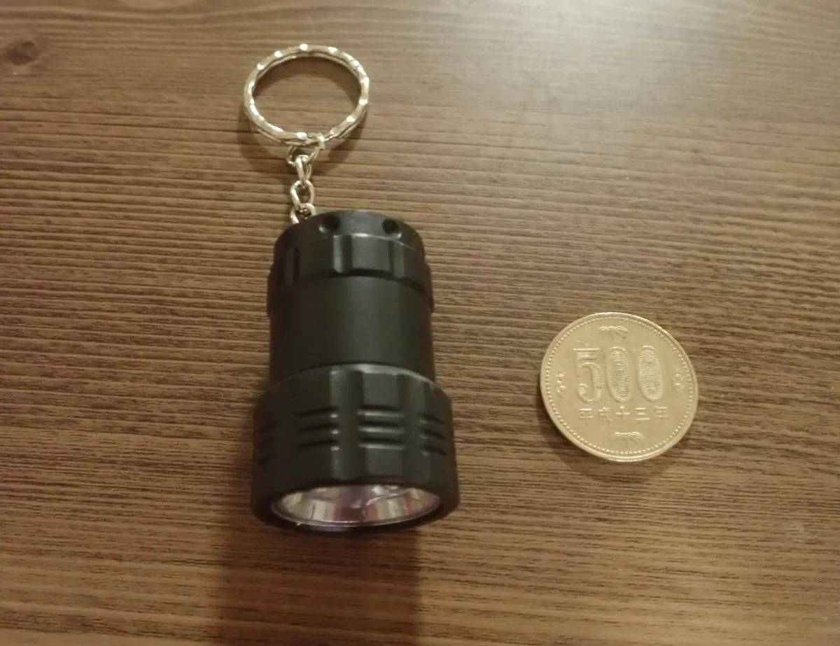 ダイソー：3LEDショートランチャーライト