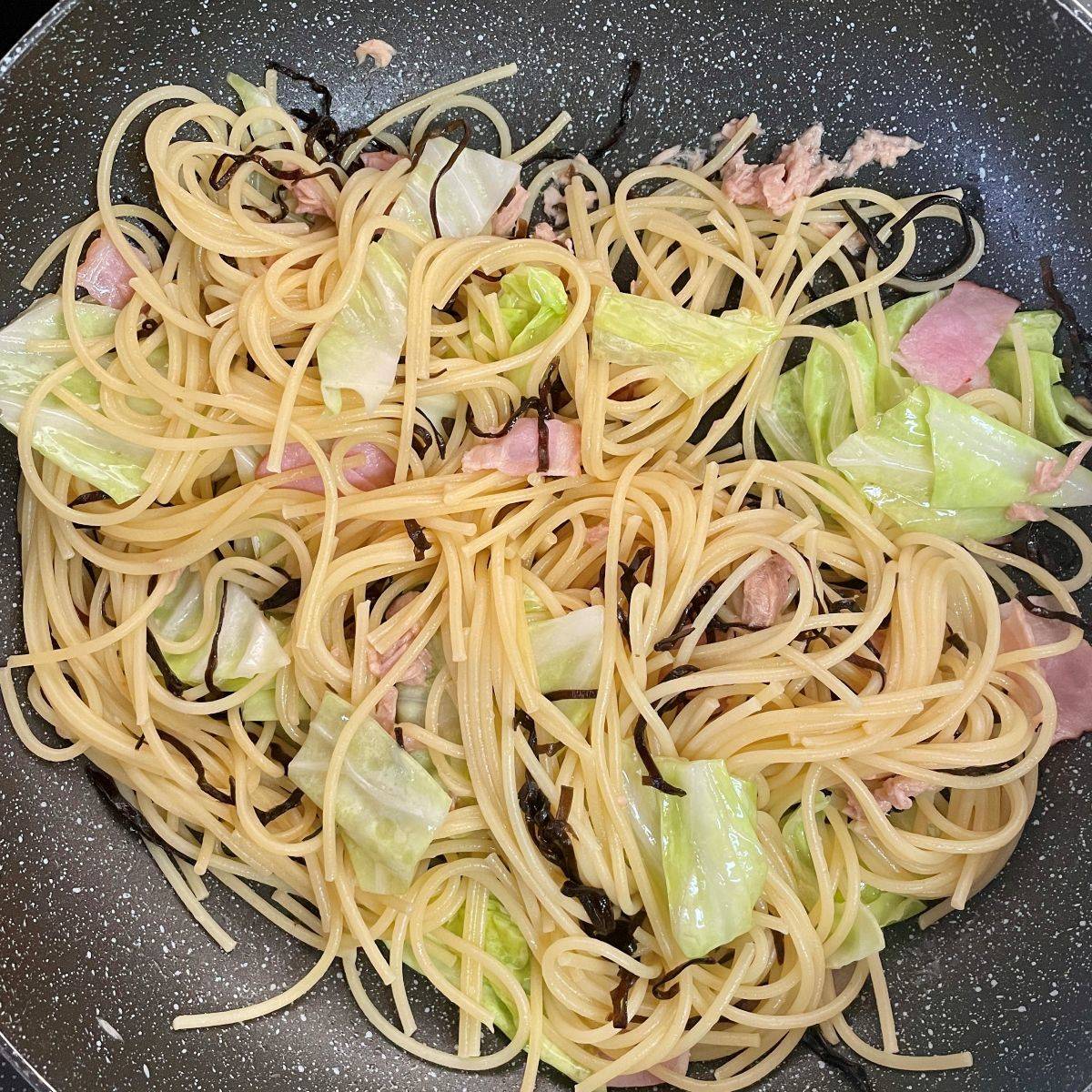 くらこん公式の「キャベツとツナの塩こんぶパスタ」のレシピ