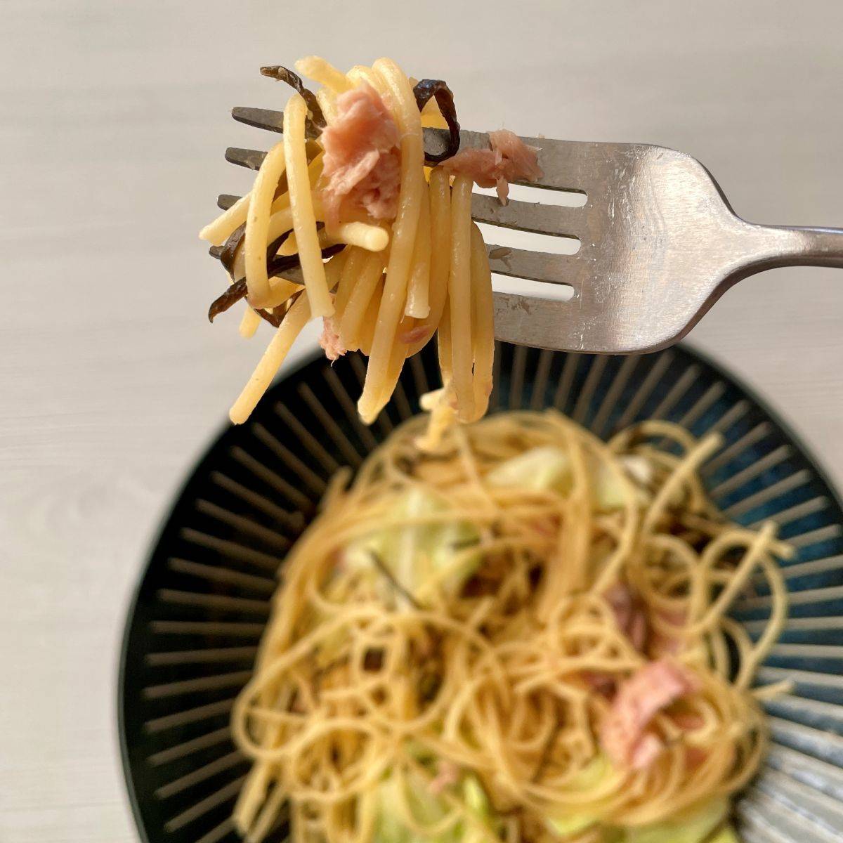 くらこん公式の「キャベツとツナの塩こんぶパスタ」のレシピ