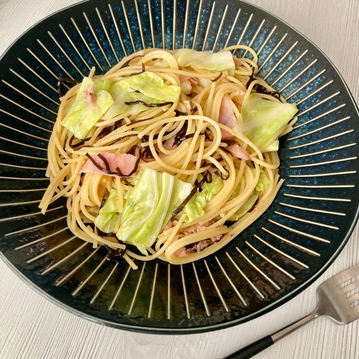くらこん公式の「キャベツとツナの塩こんぶパスタ」のレシピ