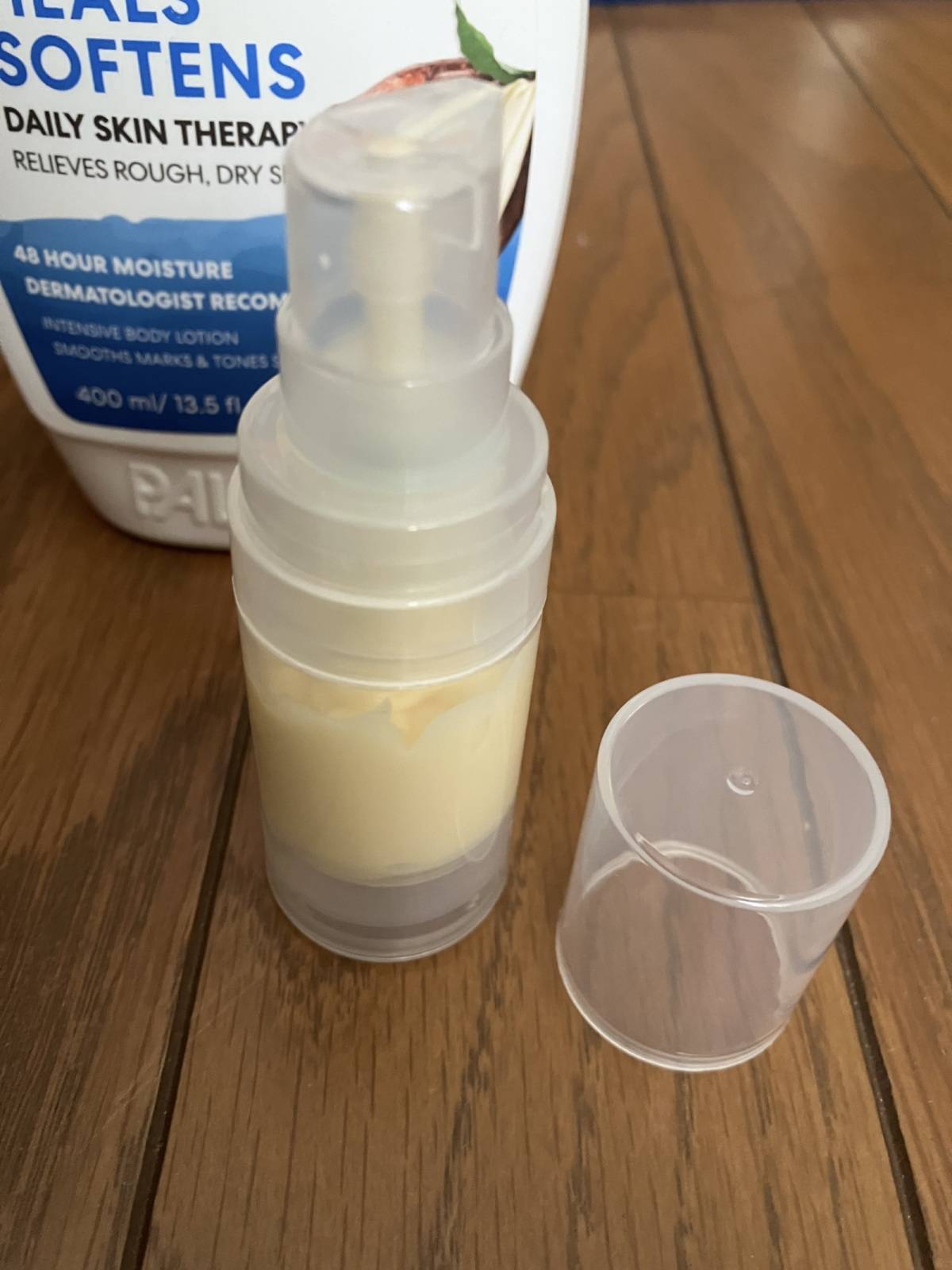 セリア：エアレスボトルポンプタイプ 15ml