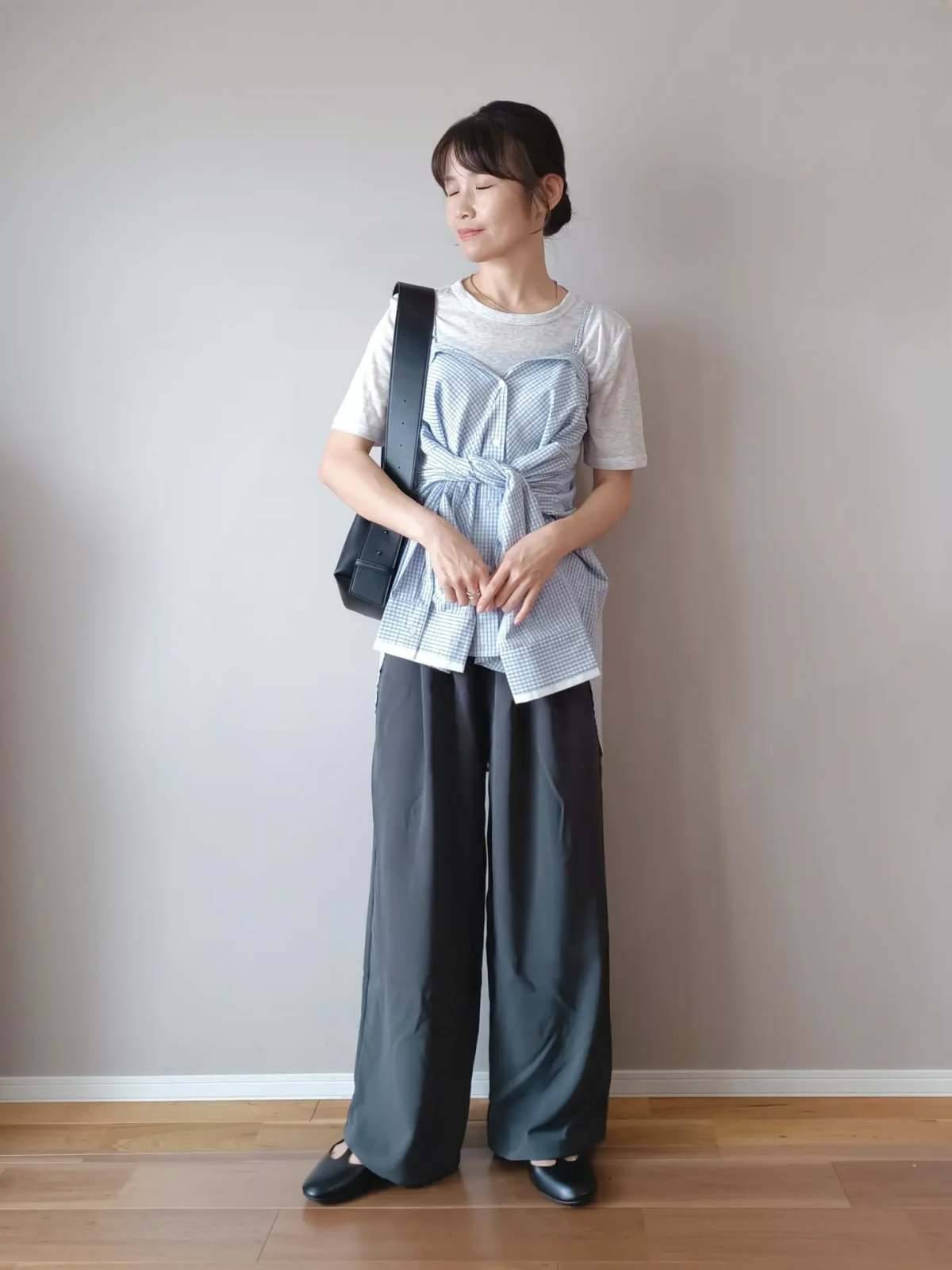 シャツをビスチェ風に重ね着する♪