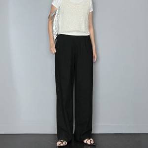 【2026年9月】おしゃれな人は、こう着る……！差がつくパンツコーデ5選
