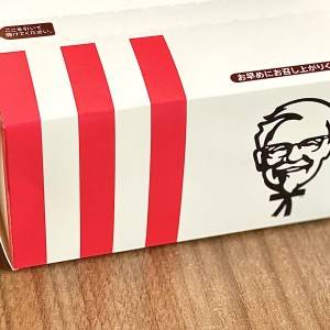 【ケンタッキー】「圧倒的な凄さ」「キレイに食べるのは至難の業」今話題の数量限定バーガーを食べてみた