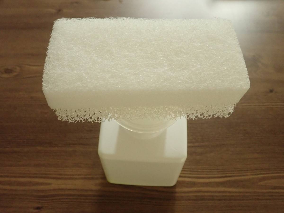 ダイソー：ワンプッシュディスペンサーボトル(ホワイト、280mL)