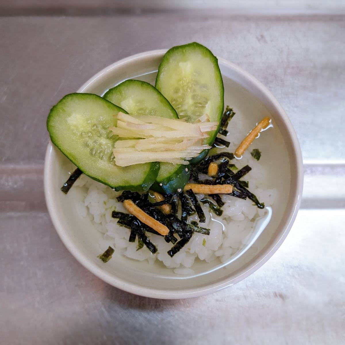 永谷園公式の「きゅうりと生姜の冷やし茶づけ」のレシピ